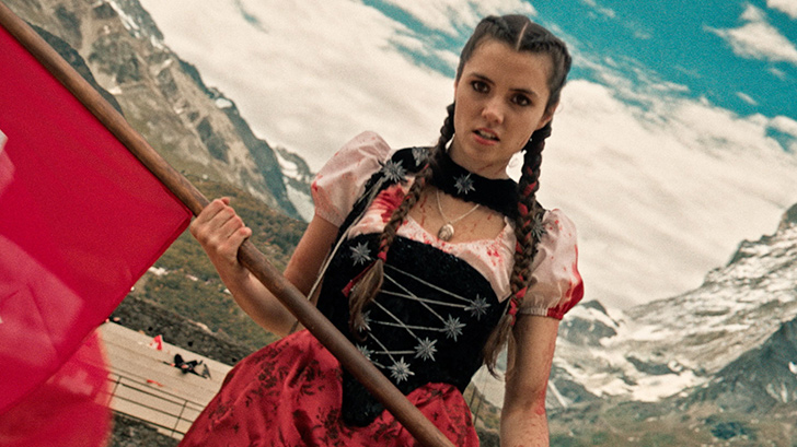 L'ingenua ragazza delle Alpi affronta una macchina d’odio umano alimentata a formaggio a colpi di cioccolato, fonduta e orologi a cucù.
